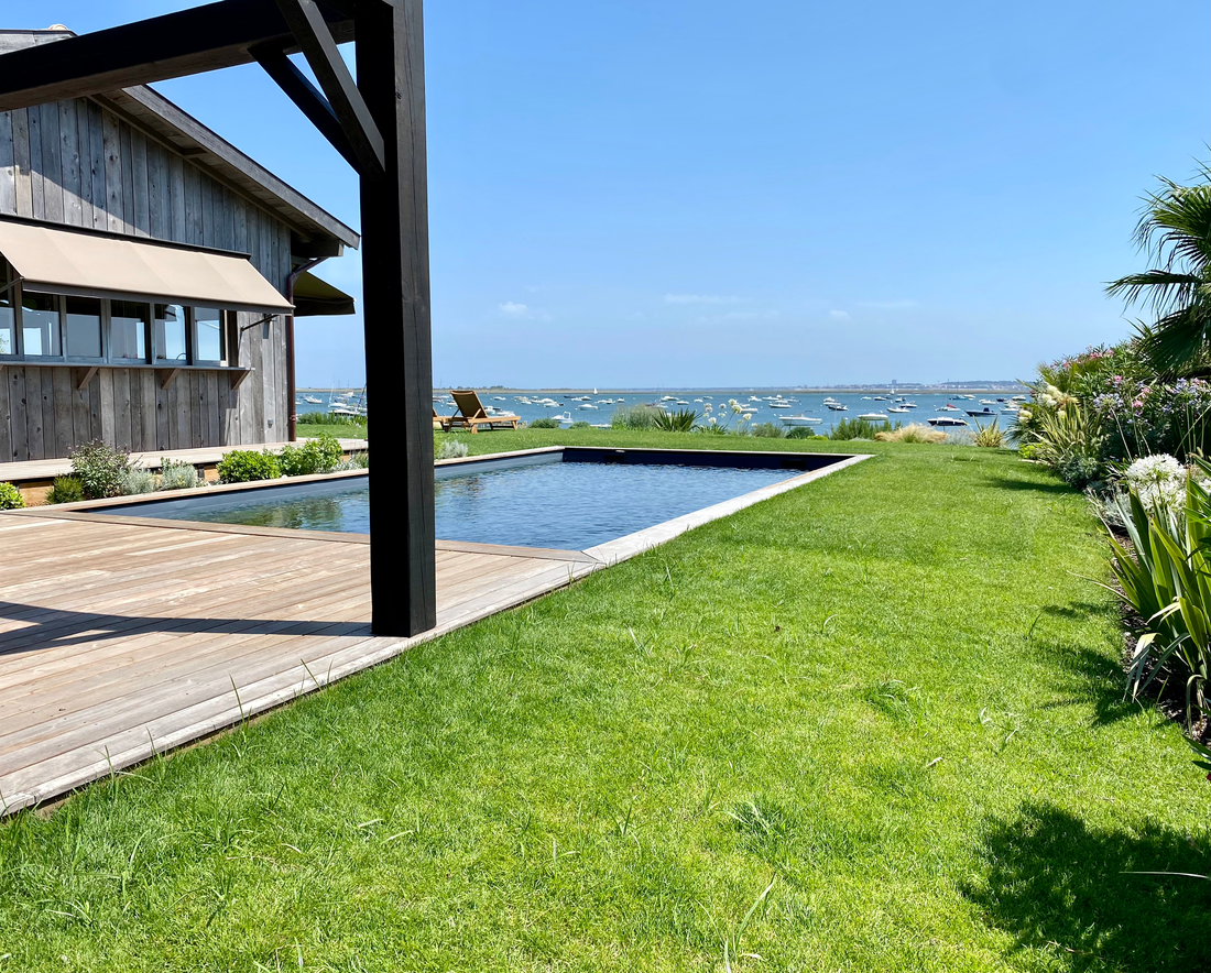 Piscine moderne au Cap Ferret - Design tendance