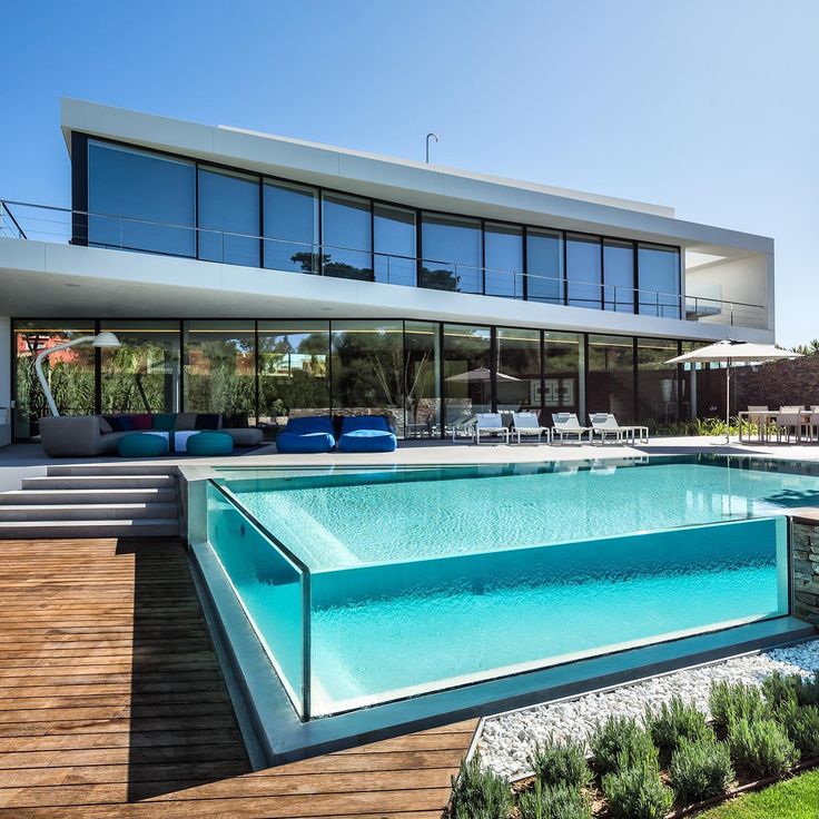 Piscine paroi de verre