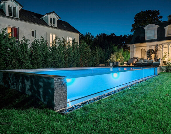 Piscine paroi de verre